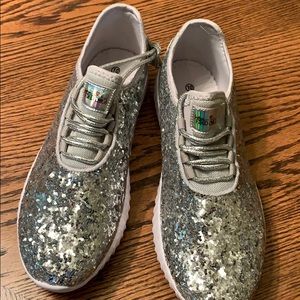 NWOT Sparkle sneakers